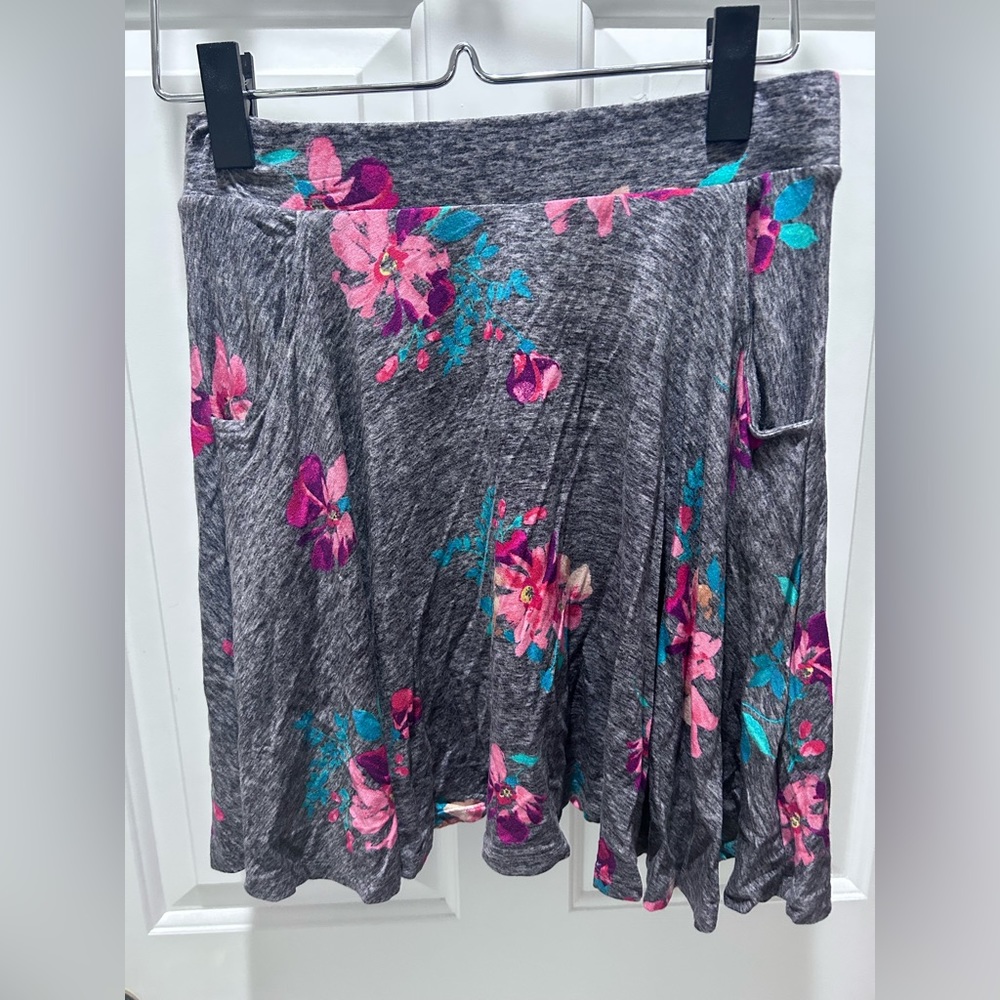 So Skater skirt with flower motifs and pockets sized medium